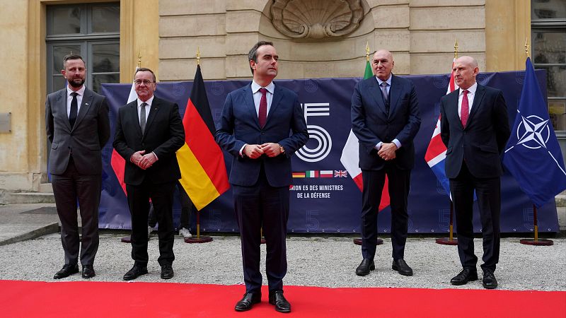 Los ministros de Defensa europeos instan a apoyar al Ejército ucraniano tras la paz: "Debe ser su garantía de seguridad"