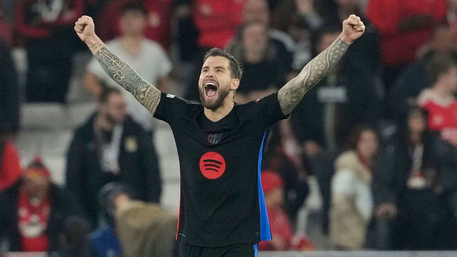 Íñigo Martínez renueva un año más con el FC Barcelona