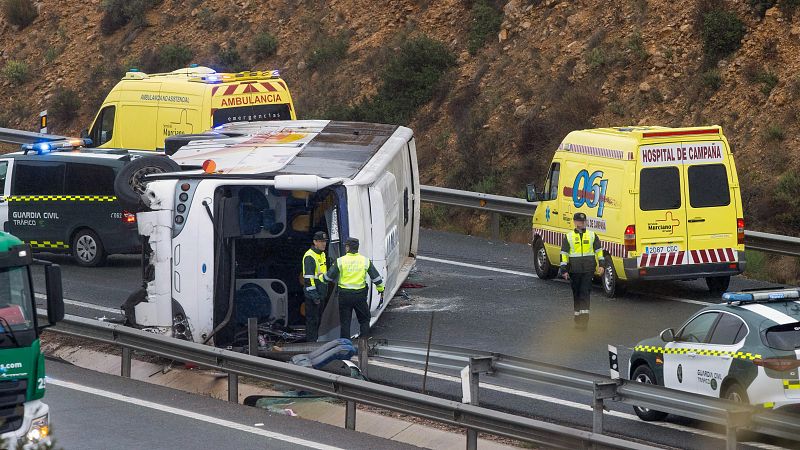 Al menos seis heridos en el vuelco de un autobús del Imserso en Murcia