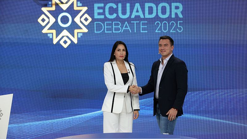 El presidente de Ecuador, Daniel Noboa, junto a la aspirante del correísmo, Luisa González