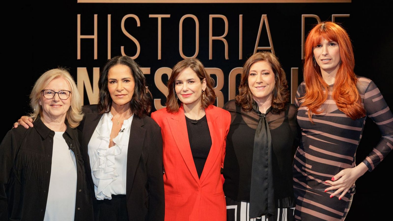 Elena S Sánchez, con las participantes en el coloquio