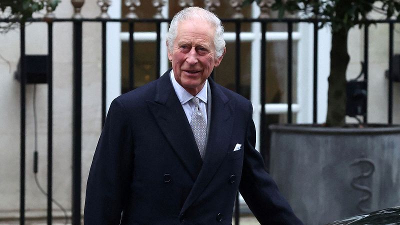 El rey Carlos III acude al hospital por los efectos secundarios del cáncer y cancela su agenda