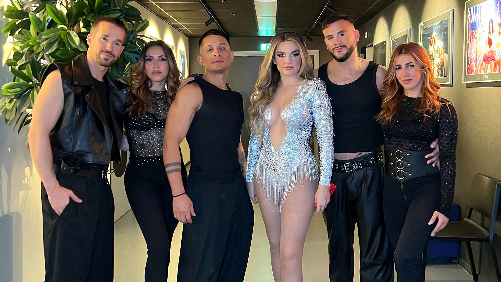 Melody y su equipo