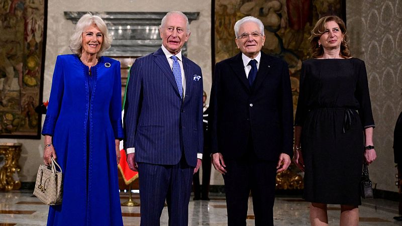 Los reyes Carlos y Camila son recibidos por el presidente de Italia, Sergio Mattarella, y su esposa