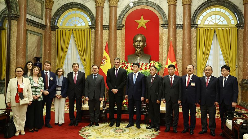 Estados Unidos advierte a España que acercarse comercialmente a China sería como "pegarse un tiro en el pie"
