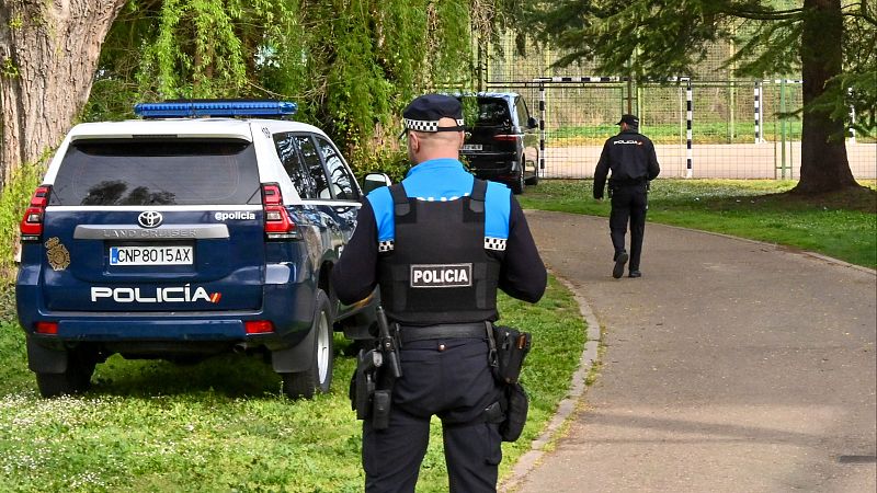 El operativo desplegado en el río Carrión a su paso por la ciudad de Palencia para localizar al joven de 16 años desaparecido