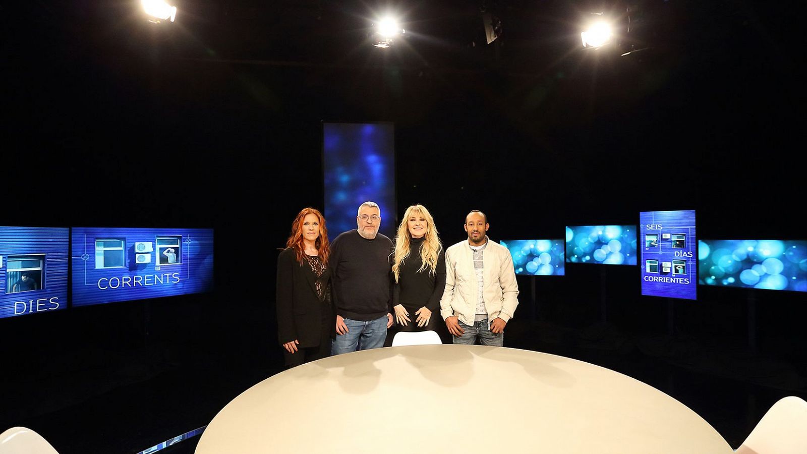Cayetana Guillén Cuervo, con Neus Ballús, directora de la película, y los protagonistas Valero Escolar y Mohamed Mellali