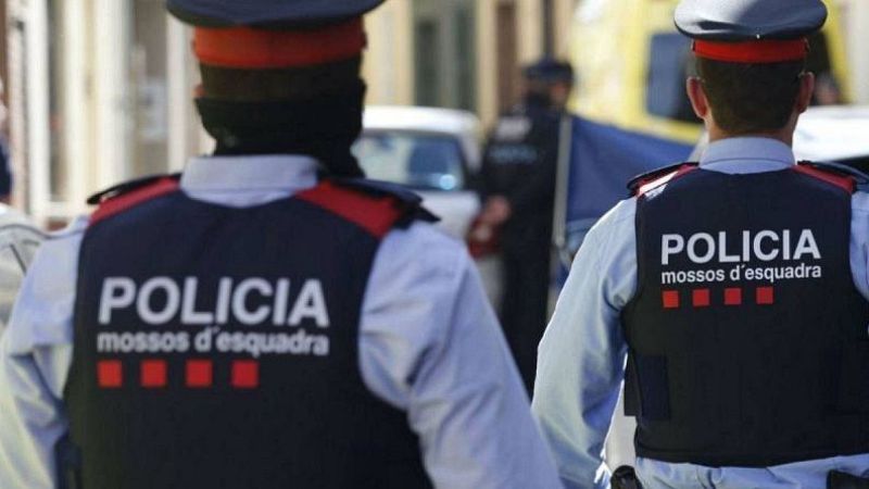 Dos agents de Mossos d'Esquadra.