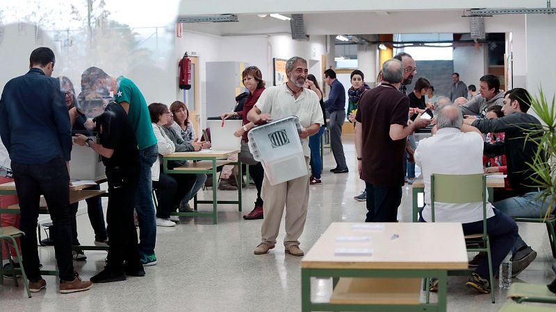 El interior de un colegio electoral durante el referéndum del 1-O