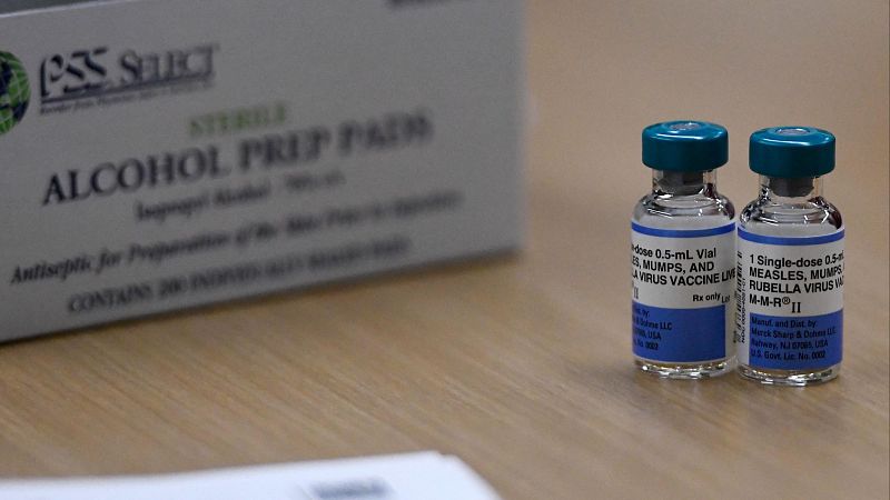 Viales de la triple vírica, vacuna contra el sarampión