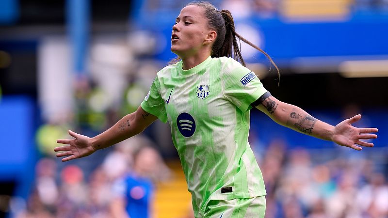 Claudia Pina celebra su gol al Chelsea