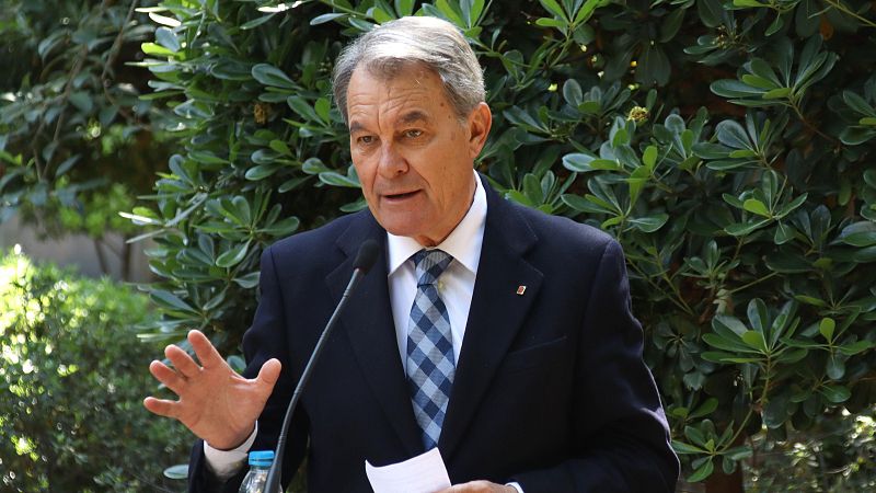 L'expresident de la Generalitat Artur Mas durant una roda de premsa als jardins del Palau Robert.