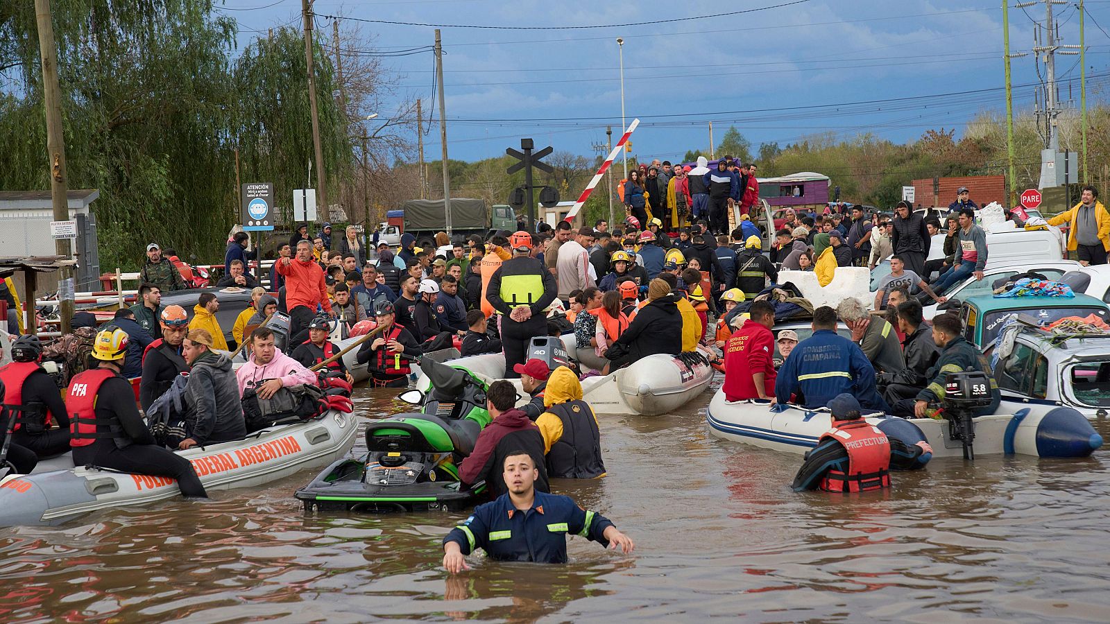 Ascienden a más de 2.800 las personas evacuadas por el temporal de fuertes lluvias en Buenos Aires