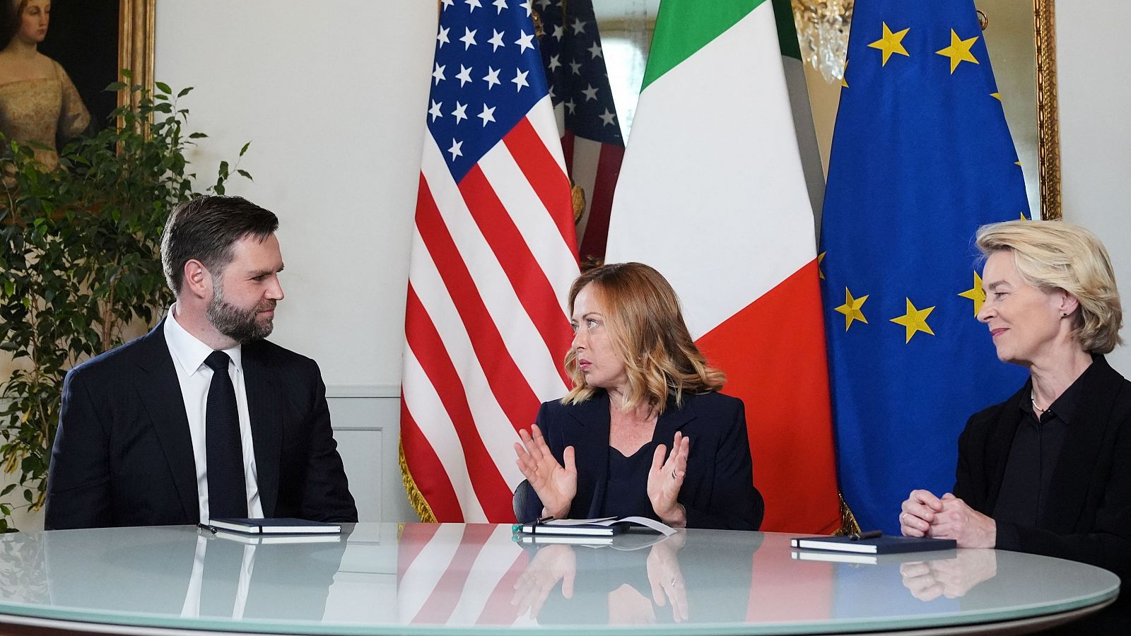 JD Vance se reúne con Von der Leyen y Meloni en Roma
