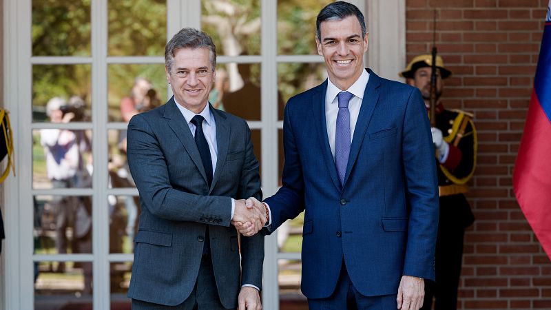 Sánchez recibe al primer ministro de la República de Eslovenia, Robert Golob, en la Moncloa