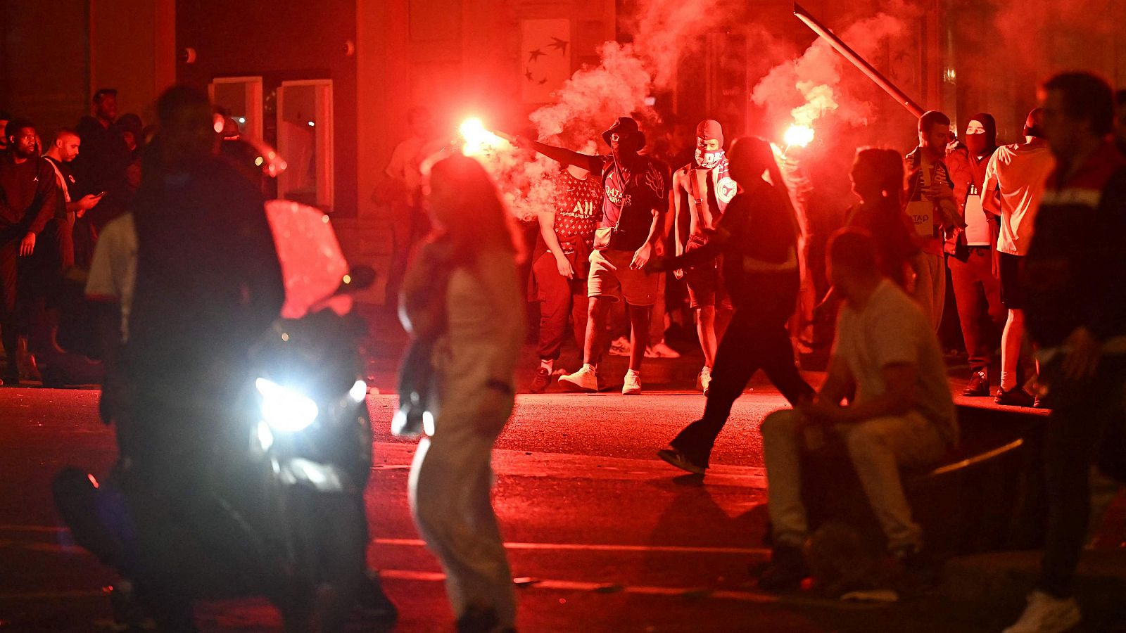 Decenas de detenidos y varios heridos durante las celebraciones en París por el triunfo del PSG