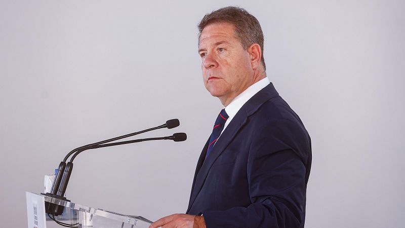 El presidente de Castilla La Mancha, Emiliano García Page, en una rueda de prensa.