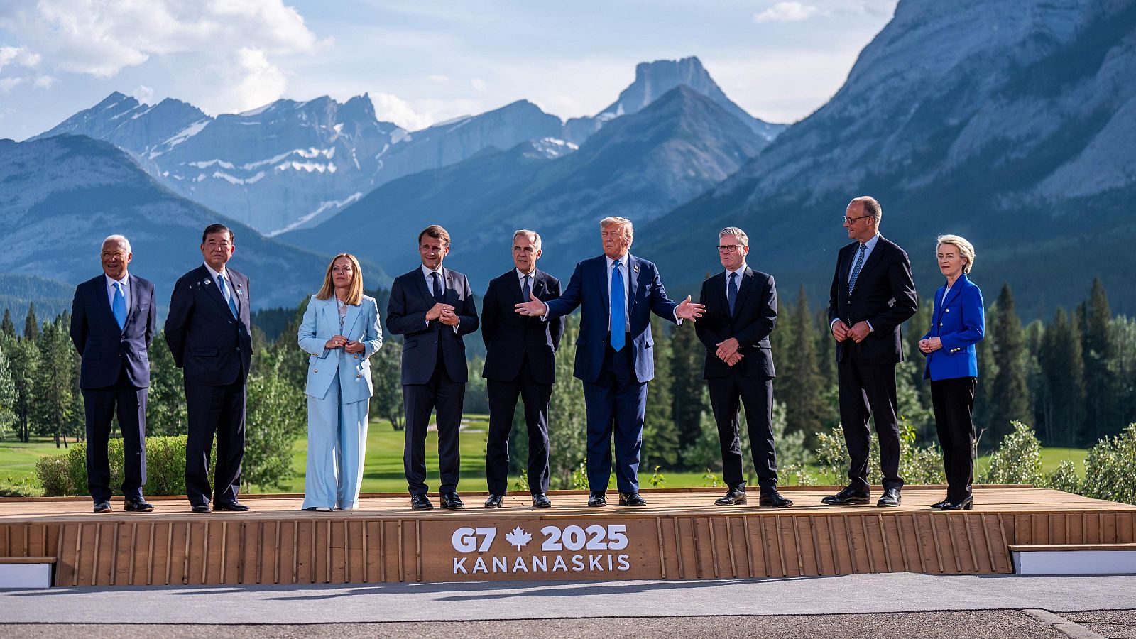 El primer ministro de Japón, la primera ministra de Italia, el presidente de Francia, el primer ministro de Canadá, el presidente de Estados Unidos, el primer ministro de Reino Unido, el canciller alemán y la presidenta de la Comisión Europea