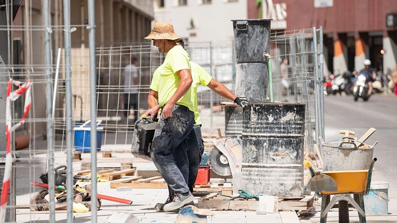 L'avís taronja i vermell obliga a les empreses a adequar la jornada dels treballadors exposats a la calor