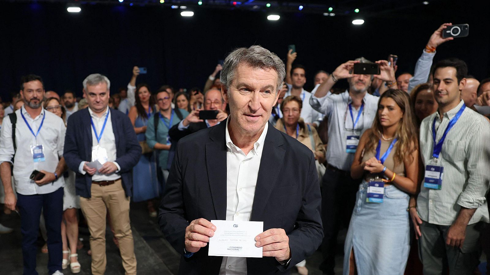 Feijoo, reelegido al frente del PP