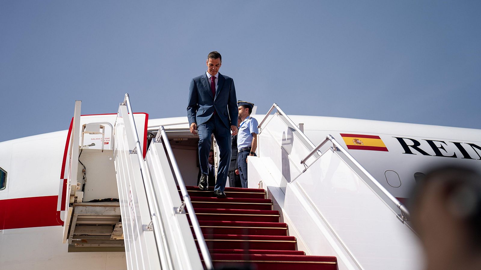 Sánchez inicia en Chile una gira por Latinoamérica en defensa de la democracia