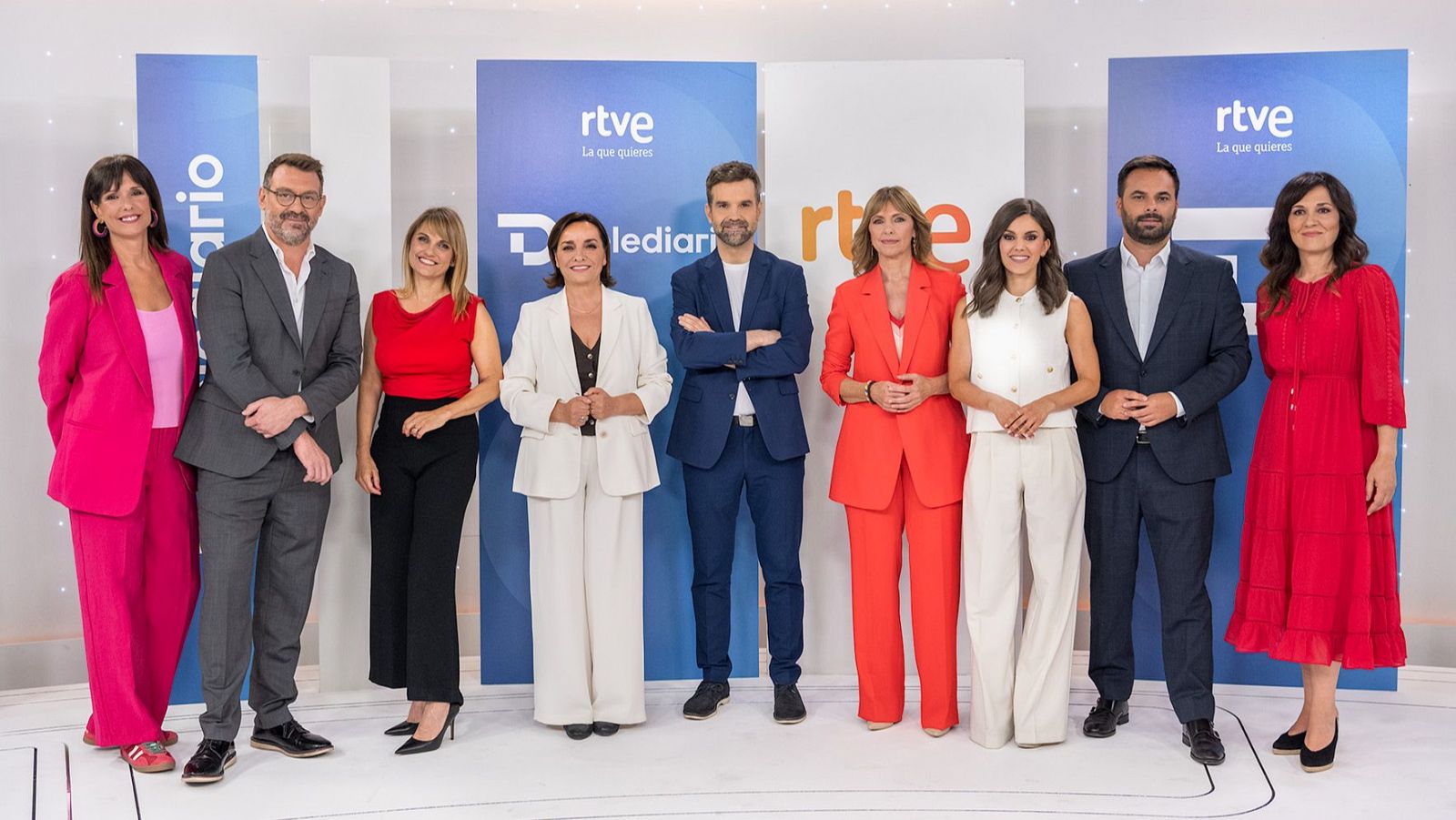Foto de familia de los Servicios Informativos de TVE