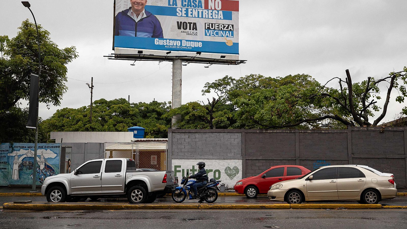 Venezuela elige a alcaldes en elecciones con poca oposición