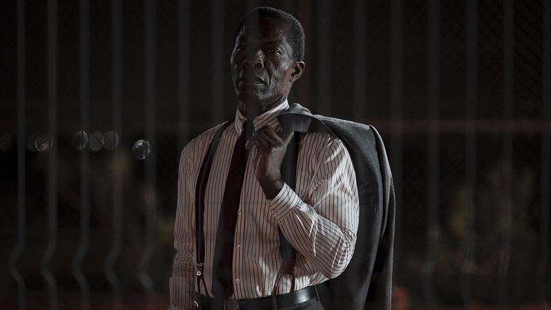 Fotograma de la película 'The fence', de Claire Denise, que competirá junto a 'Ballad of a small player' de Berger o 'Belén' de Dolores Fonzi en la Sección Oficial del Festival de San Sebastián.