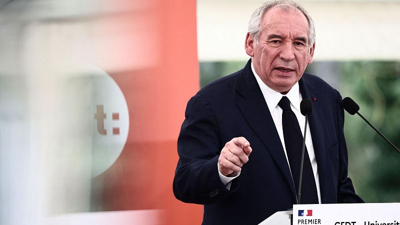 Bayrou advierte que los diputados franceses elegirán entre "el caos o la responsabilidad" en su cuestión de confianza