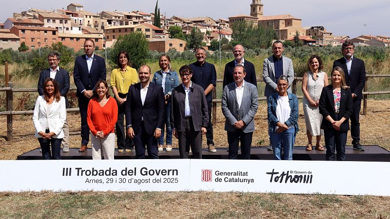 El president Salvador Illa i els consellers a la trobada del Govern a Arnes