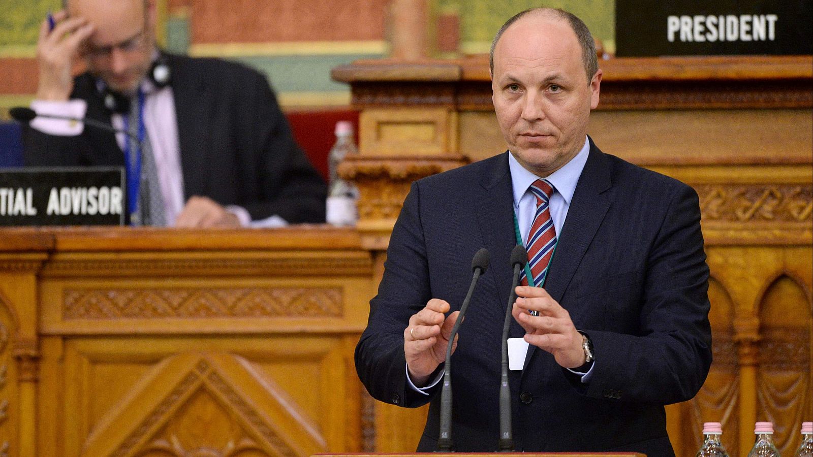 Asesinan a tiros al expresidente del Parlamento ucraniano