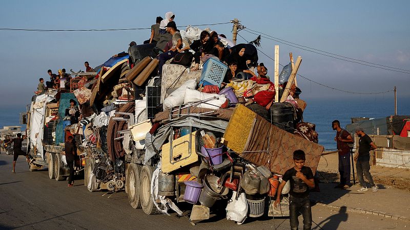Ciudadanos gazatíes huyen ante la invasión israelí