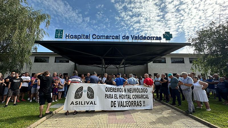 Protesta con pancarta mostrando pulmones y la palabra "ASILIVAL", reclamando un neumólogo para el hospital.