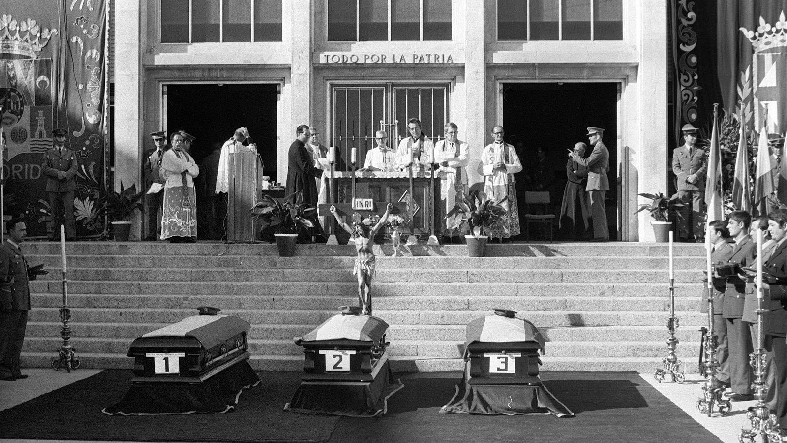 Funeral de tres de los policías asesinados por los GRAPO el 1 de octubre de 1975
