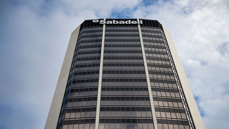Directivos del Sabadell adquieren acciones del banco por 710.000 euros antes de que se conozca el resultado de la opa