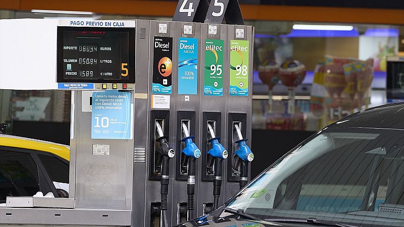 Los carburantes mantienen su tendencia a la baja y caen a mínimos desde finales de junio