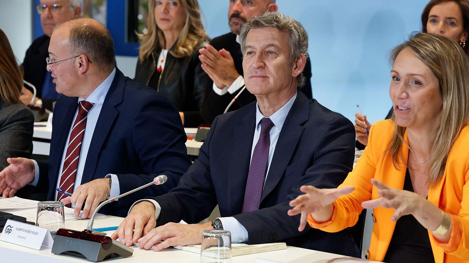 Feijóo dice que la dimisión de Mazón es "una decisión correcta" y apela a Vox para elegir al próximo president