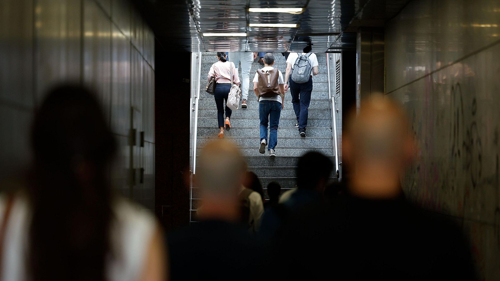 El paro sube a los 2,44 millones, pero el empleo recupera los 21,8 millones de afiliados, la cota más alta en un octubre