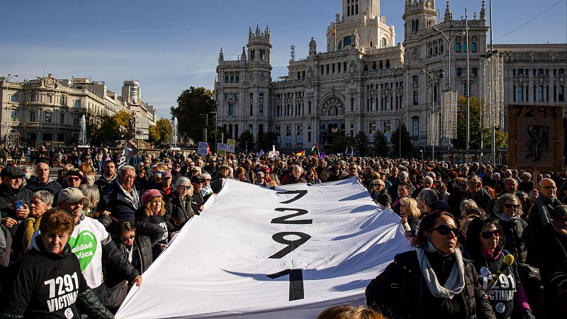 Manifestación convocada por Marea de Residencias en Madrid para reclamar justicia para las víctimas de la pandemia