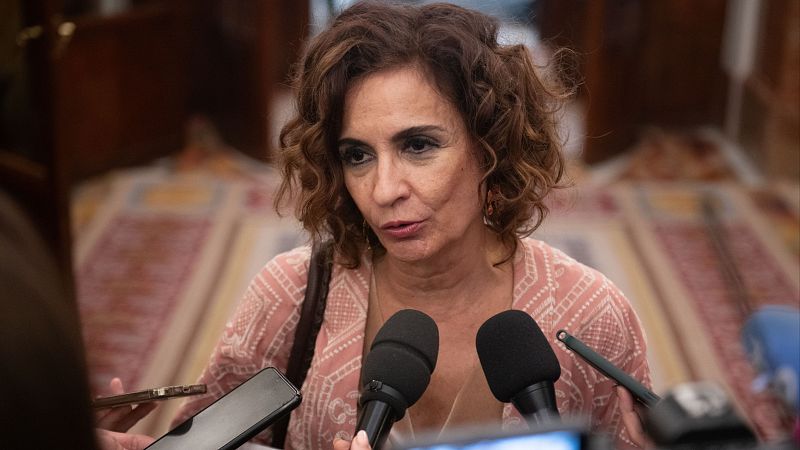 La vicepresidenta primera y ministra de Hacienda, María Jesús Montero, durante una sesión plenaria en el Congreso, a 11 de diciembre de 2025