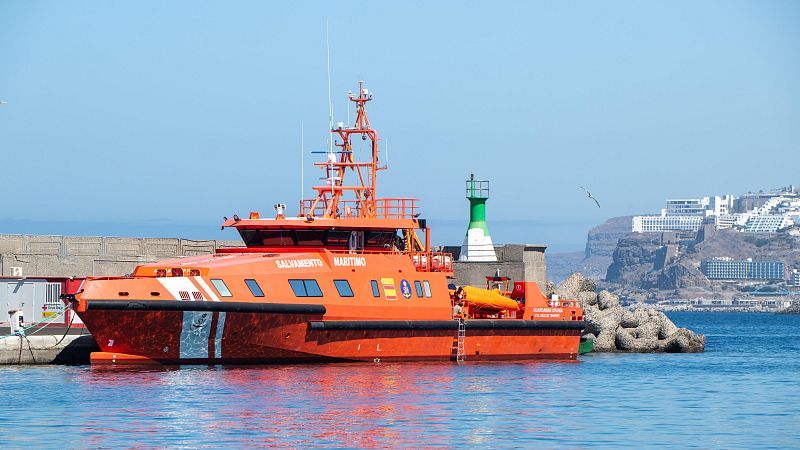 Un muerto y un desaparecido en el naufragio de una embarcación en una localidad de Cádiz.