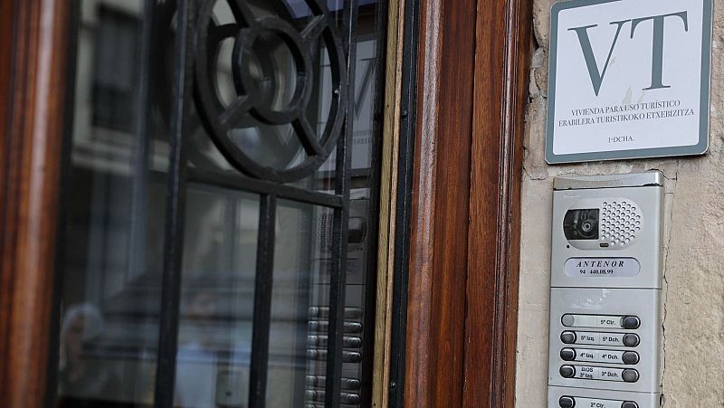 Consumo multa con 64 millones de euros a Airbnb por anunciar viviendas sin licencia