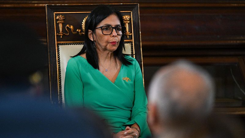 Delcy Rodríguez jura como la primera presidenta de Venezuela ante un país sacudido por el ataque de EE.UU.