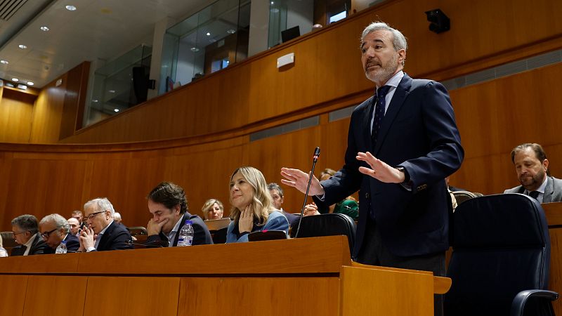 l presidente de Aragón, Jorge Azcón, interviene durante una sesión plenaria de las Cortes de Aragón