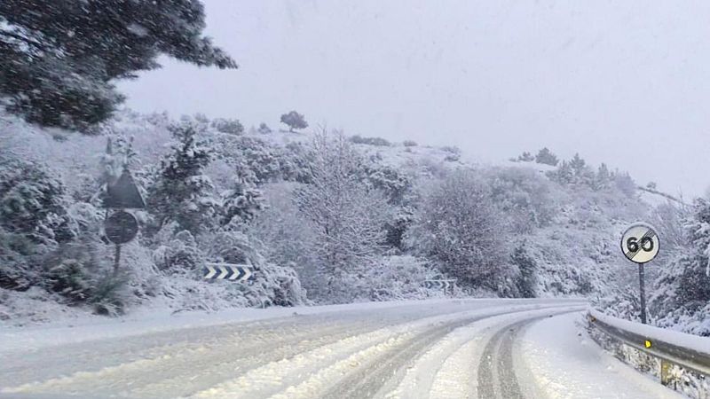 Las patronales de supermercados y transporte ven "desproporcionada" la restricción de la DGT a vehículos pesados y advierten de posibles problemas de desabastecimiento
