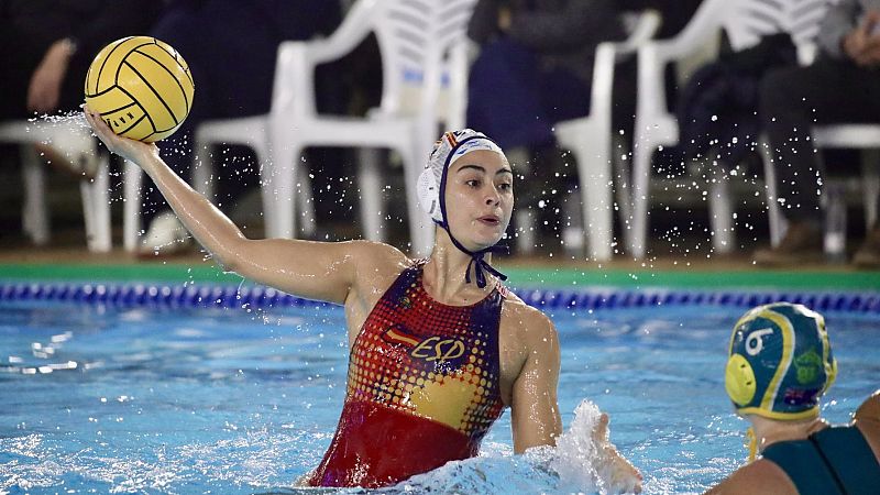 Paula Crespí, en un partido de la selección femenina de waterpolo
