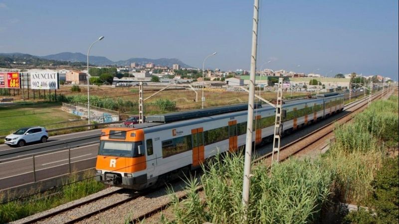 Un desprendimiento de tierras interrumpe la línea R1 de Rodalies en la provincia de Girona