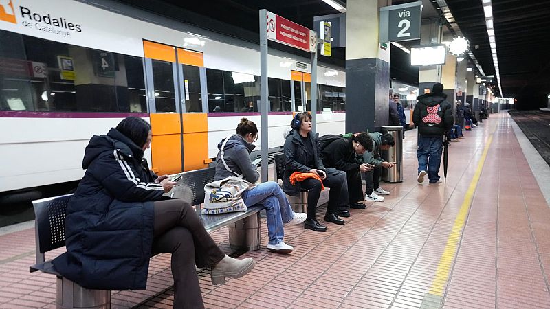 ¿Qué ocurre si llego tarde por culpa de la suspensión de Rodalies? Guía práctica para saber que hacer cuando hay caos en el transporte público