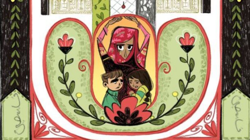 En la portada de un cómic, una mujer con pañuelo rojo abraza a dos niños con expresiones tristes, rodeados de una decoración floral. El estilo del dibujo es similar al de un cómic infantil, con líneas marcadas y colores planos.