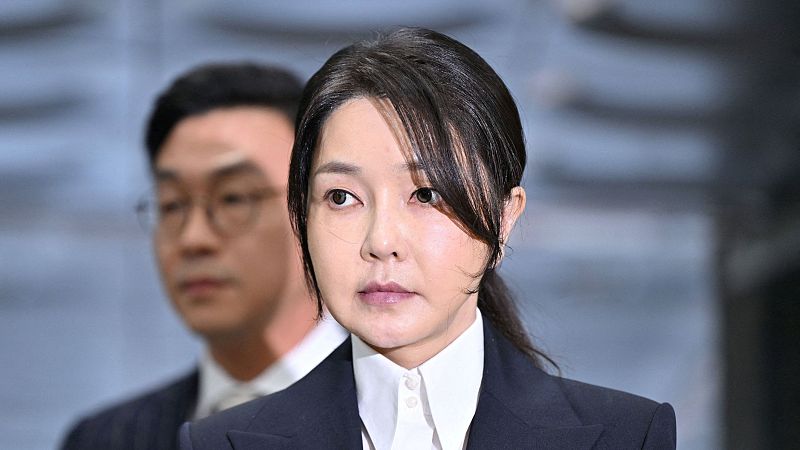 Corea del Sur: condenan a 2 años a la exprimera dama por corrupción